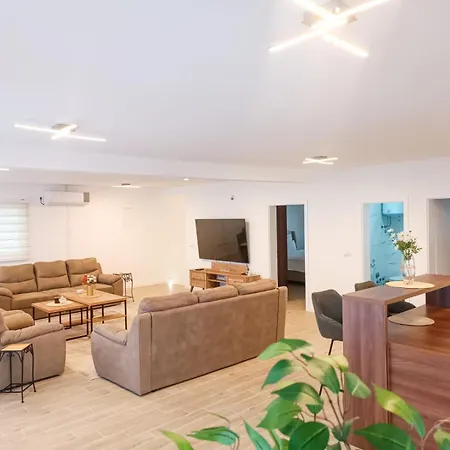 Leyan Holiday home